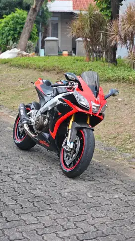 Aprillia Rsv4 Factory 2015, like new, kondisi cakep, full modif