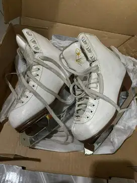 Sepatu ice skating jackson size 3