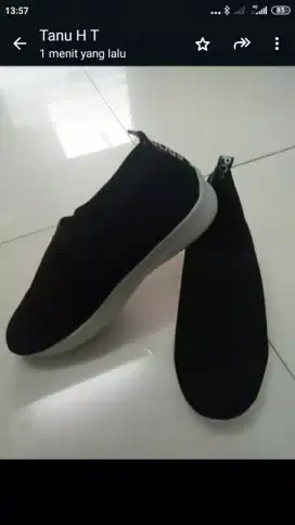 Sepatu slipon wanita