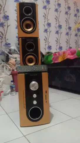 Speaker aktif merk Polytron tipe PM 9300