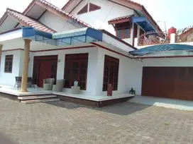 JUAL CEPAT RUMAH MEWAH 2 TINGKAT, TANAH LUAS LOKASI SANGAT STRATEGIS