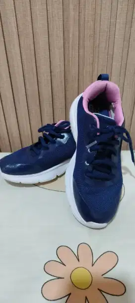 Sepatu sketcher