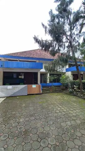 Rumah Lama Terawat Lokasi Strategis Sayap Gatot Subroto