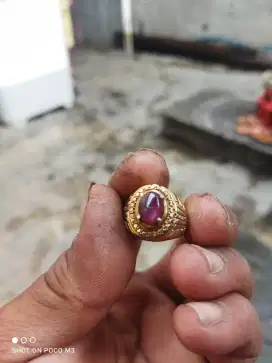 Cincin batu permata ruby star