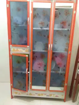 Rak piring kaca 3 pintu