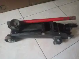 Dongkrak mobil masih bagus banget oke