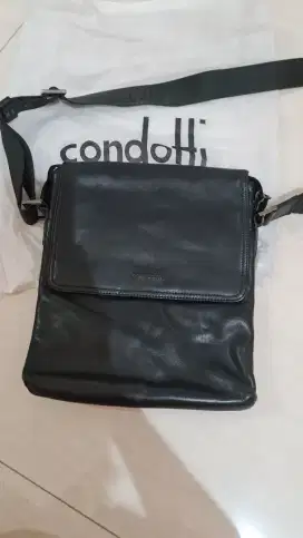 Tas Slempang Condotti Leather