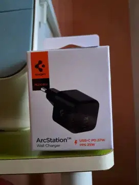Adaptor charger spigen 27 watt