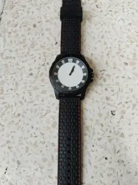 Jam tangan hitam