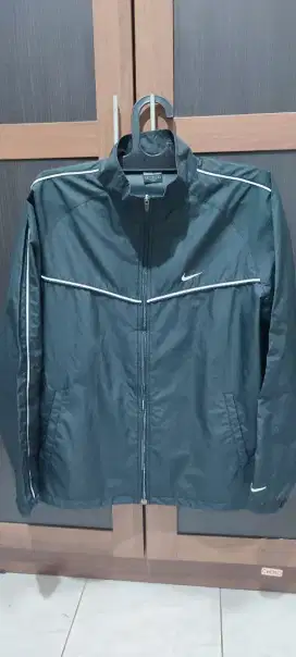 Tracktop Nike Hitam