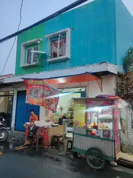Disewakan kios 2 lantai. Tahunan. 15jt/thn
