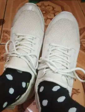 Snakers warna Kuning Gading