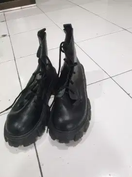 Dijual sepatu wanita