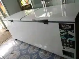 Jual freezer box mrk GEA AB 1200 L kondisi barang normal