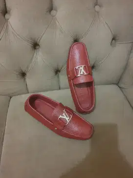 Mulus .authentic sepatu .loafers louis vuitton .lv size 39 fit 40