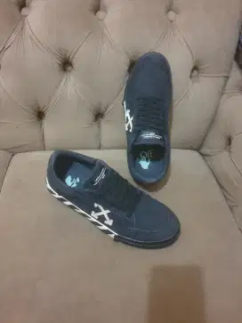 Mulus .authentic sepatu .snakers off-white size 44