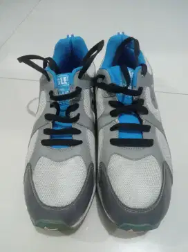 Sepatu Sneakers Eagle uk 43