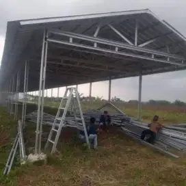Gudang rangka baja ringan