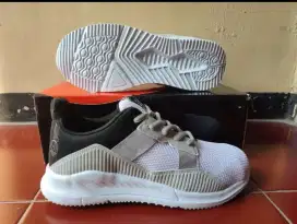 Sepatu putih air walk size 40