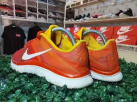 NIKE FREE 5.0

Size 42