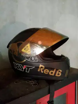 Helm KYt,kondisi masih mulus,jarang dinpakai