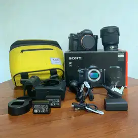 Camera Sony A7 Mark II & Lensa 28-70mm FE 3.5-5.6 (Banyak Bonus)