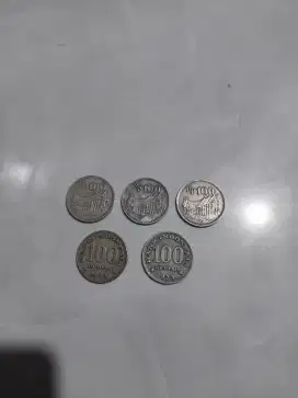Uang koin 100 rupiah