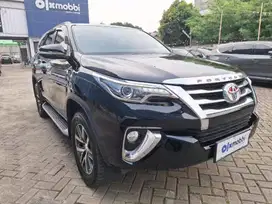 [OLX Mobbi] Toyota Fortuner 2.4 4x2 VRZ Solar-AT 2017 SJS