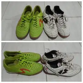 Dijual 2 sepatu futsal. Size 42