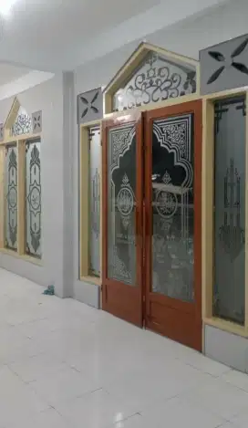 Stiker kaca kaligrafi