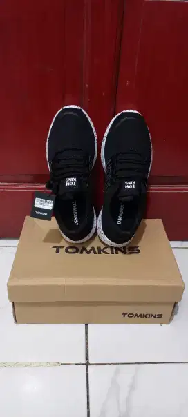Sepatu TOMKINS Size 38 (NEW)