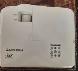 Projector Mitsubishi dan NEC