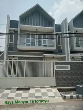 Rumah Gress 2Lt di Jln Utama Komplek Manyar Tirtomoyo Double Way