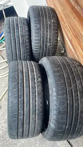 1set ban 18 235/40 kond 80% champiro