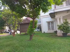 Rumah kotawisata tanah luas murah