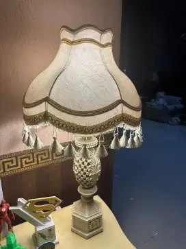 Lampu meja kamar / lampu meja baca model classic second normal