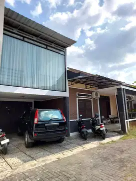 Rumah 2 Lantai Strategis Tengah Kota di Tegalrejo