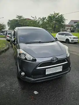 Toyota Sienta pemakaian dalam kota