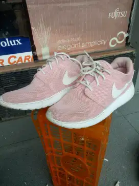 Sepatu running anak