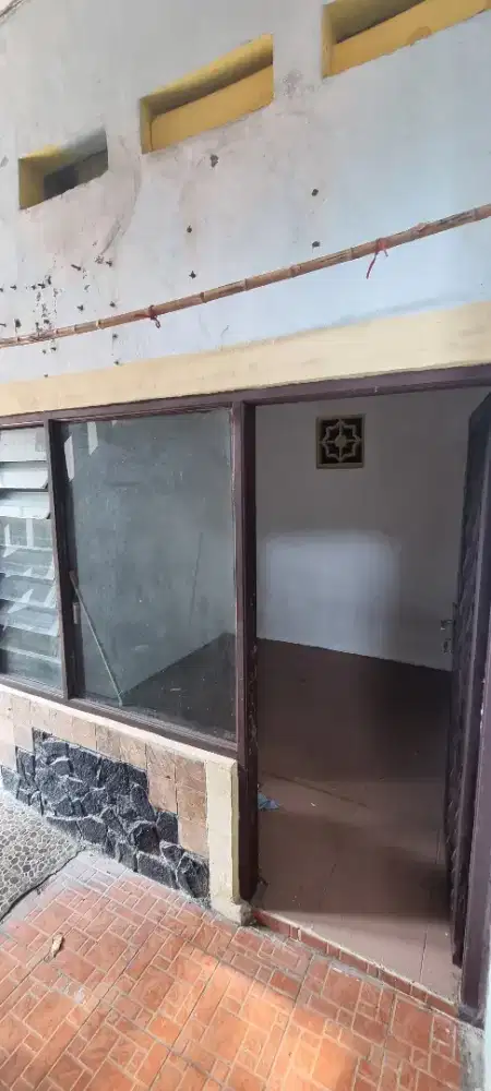 Kontrakan skatan 2 kamar tidur ada ruang tamu di gang strgs