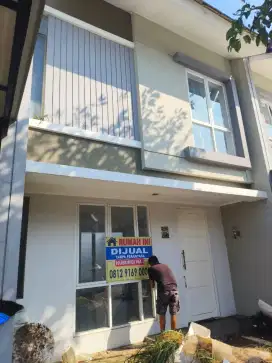 Dijual rumah baru 2 lantai green imperial park