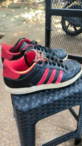 Sepatu Adidas original size 42, inshole 26,5cm