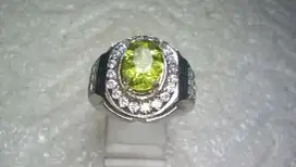 Cincin Natural Peridot Burma 1.49 Ct Bermemo