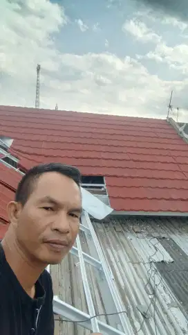 Baja ringan dan atap meterial terpasang