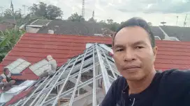 Baja ringan dan atap bahan terpasang