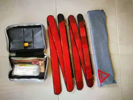 Segitiga pengaman mobil