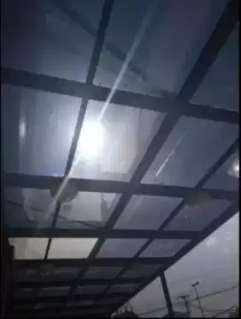 Stiker sandblast dan kaca film lindungi kantor bagian luar