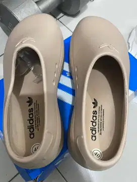 Sendal crog Adidas warna Salem