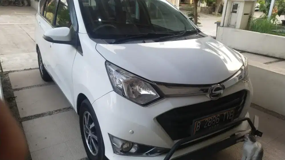 Daihatsu Sigra 1/2 R Deluxe MPV