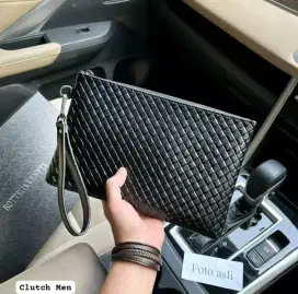 Clutch Bottega black model simple mewah buat cowo keren